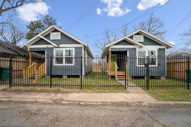 3409 Providence St, Houston, TX 77020 - view of front of house with a fenced front yard