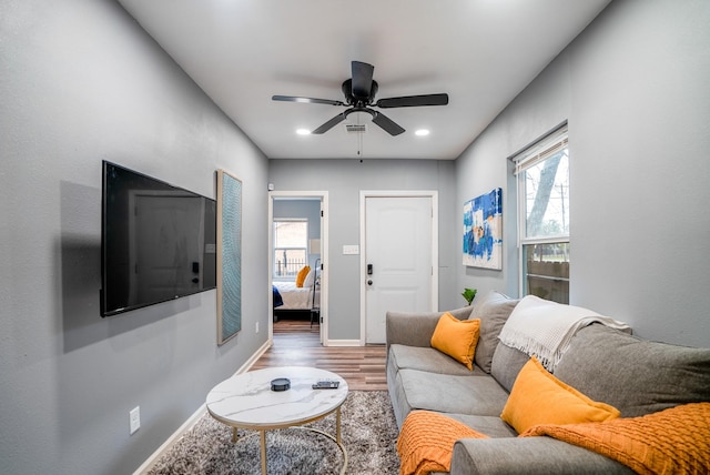 3409 Providence St, Houston, TX 77020 - living area with wood finished floors, healthy amount of natural light, a ceiling fan, baseboards, and recessed lighting