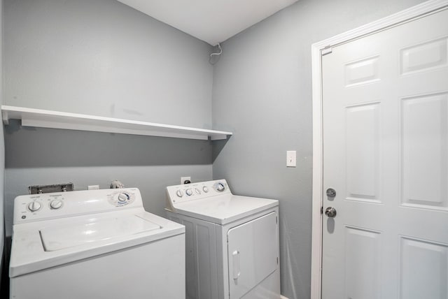 3409 Providence St, Houston, TX 77020 - clothes washing area with washing machine and dryer