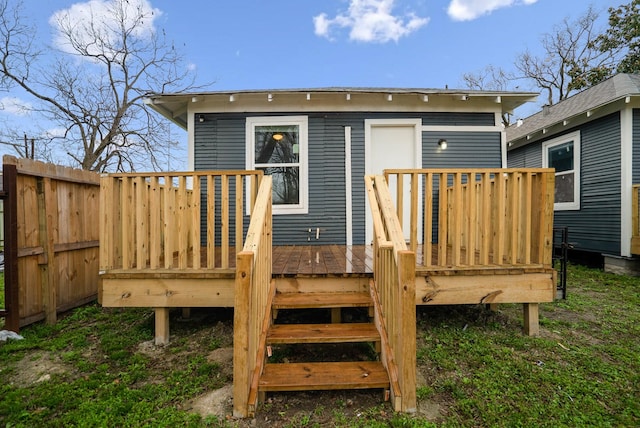 3409 Providence St, Houston, TX 77020 - view of wooden deck