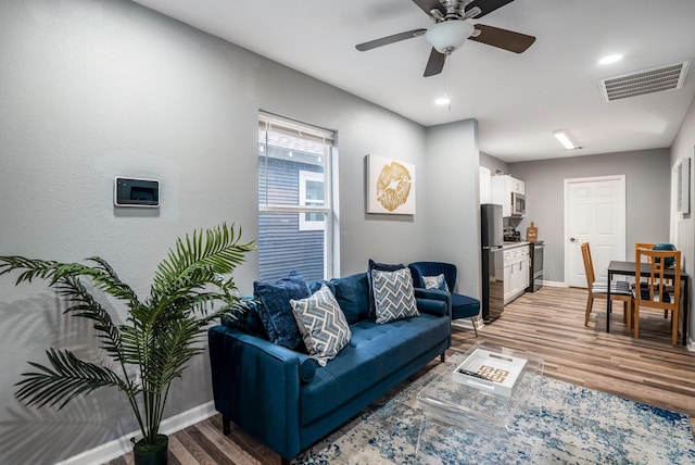 3409 Providence St, Houston, TX 77020 - living room featuring light wood-style floors, ceiling fan, baseboards, and recessed lighting