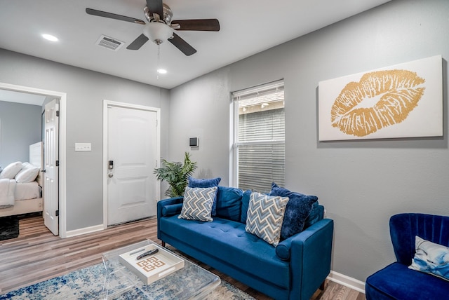 3409 Providence St, Houston, TX 77020 - living area with wood finished floors, a ceiling fan, baseboards, and recessed lighting