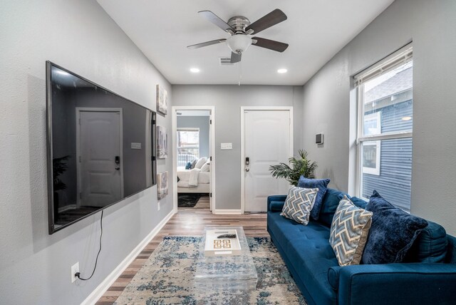 3409 Providence St, Houston, TX 77020 - living room featuring wood finished floors, plenty of natural light, a ceiling fan, recessed lighting, and baseboards