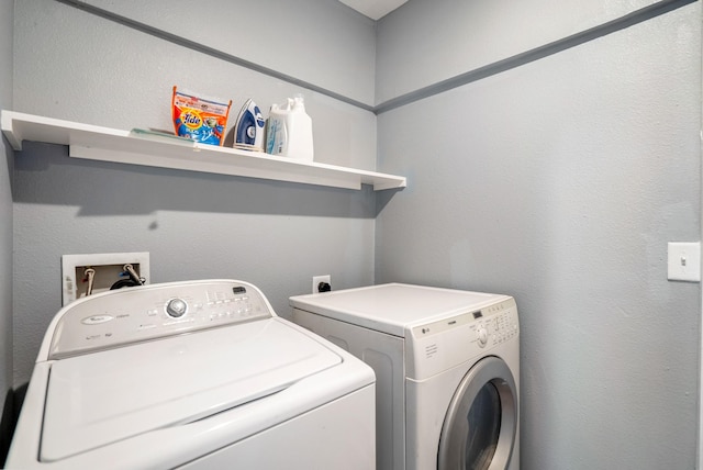 3409 Providence St, Houston, TX 77020 - clothes washing area with independent washer and dryer