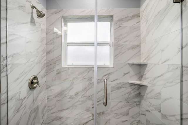 3409 Providence St, Houston, TX 77020 - bathroom featuring a marble finish shower