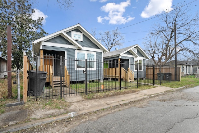3409 Providence St, Houston, TX 77020 - view of front of property with a fenced front yard