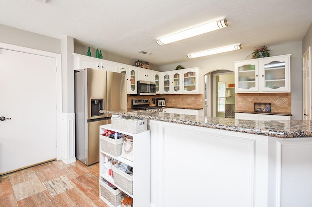 19711 Arbor Creek Dr, Katy, TX 77449 - kitchen with stainless steel appliances, backsplash, light wood-style flooring, and white cabinetry