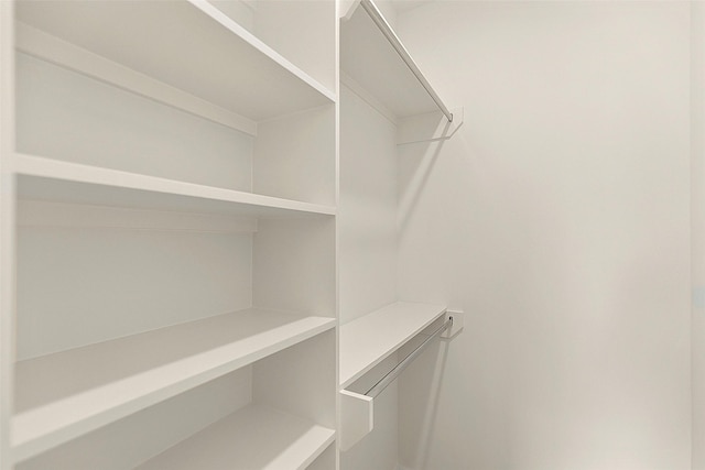 1038 W 31st St, Houston, TX 77018 - view of walk in closet