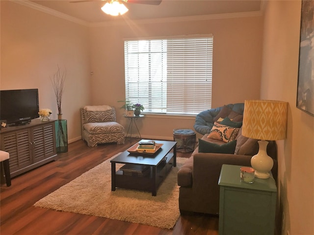 living room with ceiling fan, ornamental molding, wood finished floors, and baseboards
