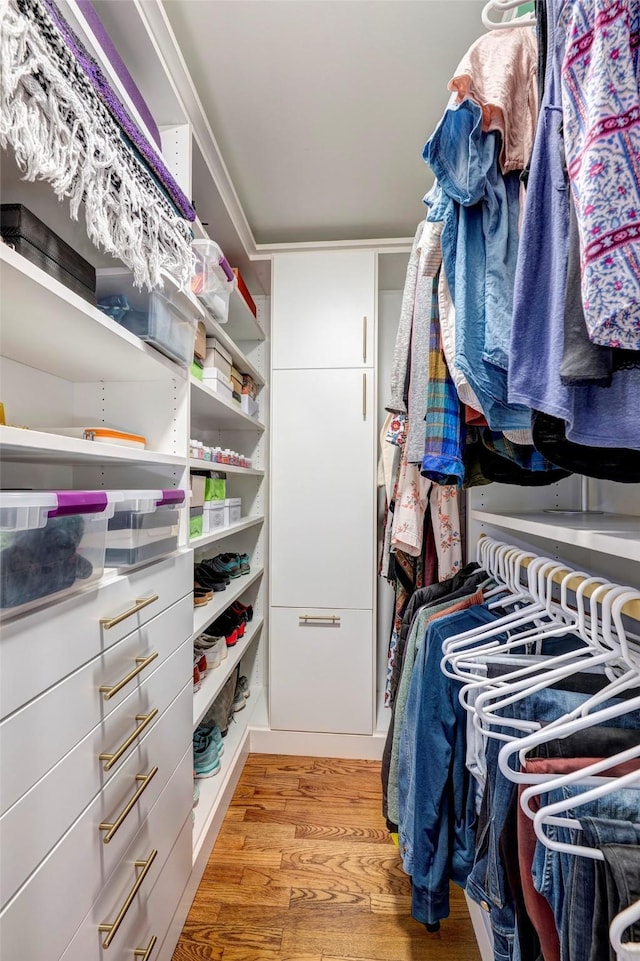 5623 Spellman Rd, Houston, TX 77096 - walk in closet featuring light wood-type flooring