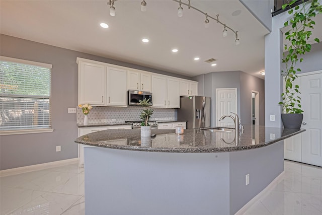 5615 Gemstone Park Rd, Richmond, TX 77407 - kitchen with stainless steel appliances, a sink, light marble finish flooring, baseboards, and recessed lighting