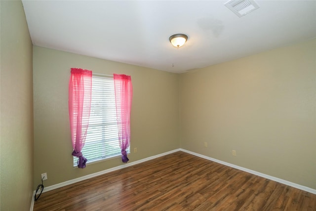 606 S Gray Ave, West Columbia, TX 77486 - empty room featuring plenty of natural light, wood finished floors, and baseboards