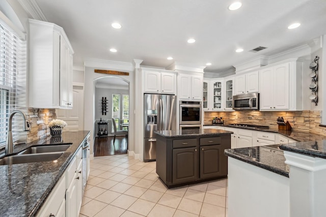 11802 Guernsey Dr, Tomball, TX 77377 - kitchen featuring stainless steel appliances, a sink, white cabinetry, recessed lighting, and crown molding