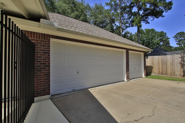 11802 Guernsey Dr, Tomball, TX 77377 - garage with fence