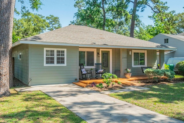 1062 Lamonte Ln, Houston, TX 77018 - view of front facade featuring a shingled roof, a porch, and a front lawn
