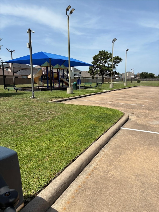 19638 Plantation Grove Trl, Katy, TX 77449 - view of property's community featuring a lawn