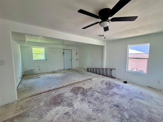 4526 Edfield St, Houston, TX 77051 - unfurnished room featuring a ceiling fan