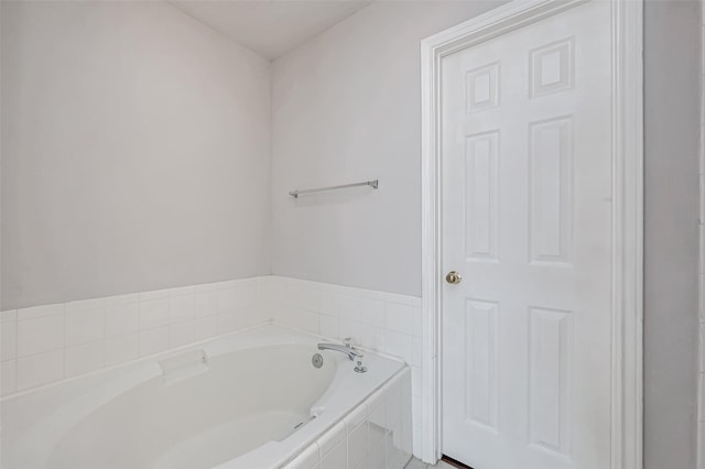 2710 Grants Lake Blvd Unit L8, Sugar Land, TX 77479 - full bath featuring a garden tub
