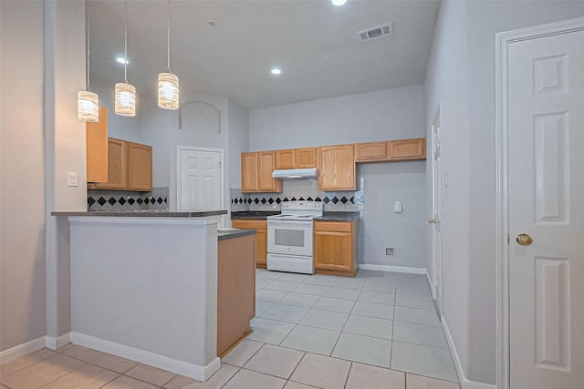 2710 Grants Lake Blvd Unit L8, Sugar Land, TX 77479 - kitchen featuring white electric range oven, dark countertops, under cabinet range hood, tasteful backsplash, and light tile patterned flooring