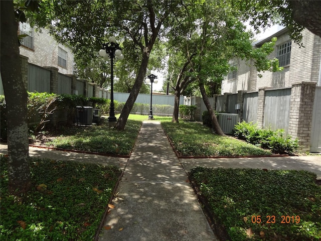 434 Wilcrest Dr Unit 434, Houston, TX 77042 - surrounding community featuring fence