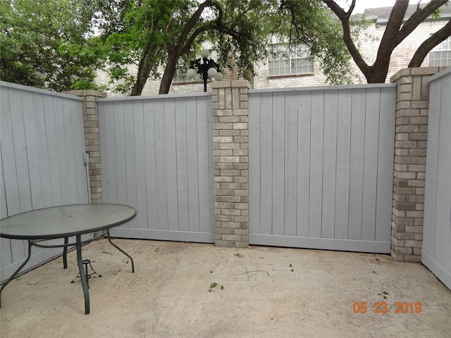 434 Wilcrest Dr Unit 434, Houston, TX 77042 - gate with fence