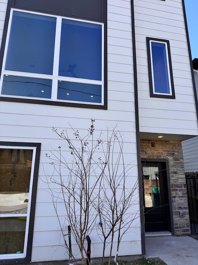 2708 Nagle St, Houston, TX 77004 - exterior view of stone siding