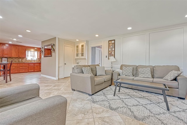 711 Lodgehill Ln, Houston, TX 77090 - living room featuring recessed lighting