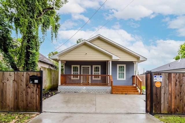 110 Amundsen St, Houston, TX 77009 - view of front of house featuring a gate, a porch, and fence
