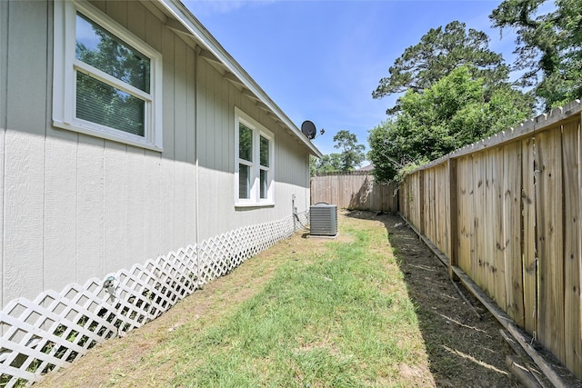 801 S Travis Ave, Cleveland, TX 77327 - view of yard featuring central AC