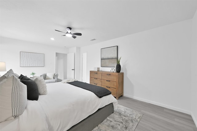 bedroom featuring light wood-type flooring, baseboards, a ceiling fan, and recessed lighting
