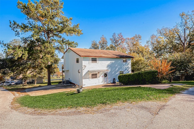 220 Hillcrest Dr, Coldspring, TX 77331 - view of front of home with a front yard