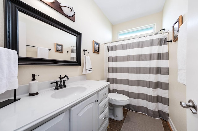 171 County Road 299, Sargent, TX 77414 - full bath featuring vanity, toilet, and a shower with curtain