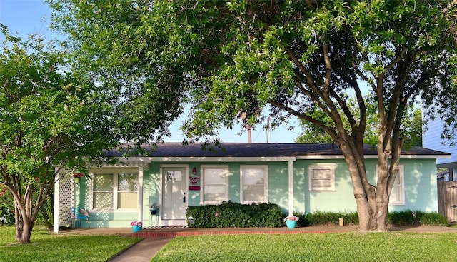 1902 Bayou Shore Dr, Galveston, TX 77551 - single story home with a front lawn