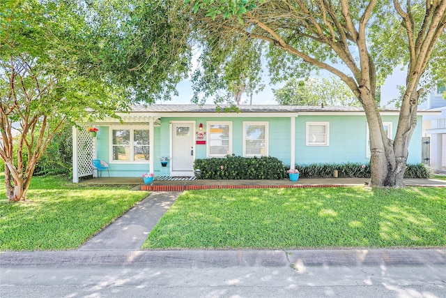 1902 Bayou Shore Dr, Galveston, TX 77551 - ranch-style house with a front lawn