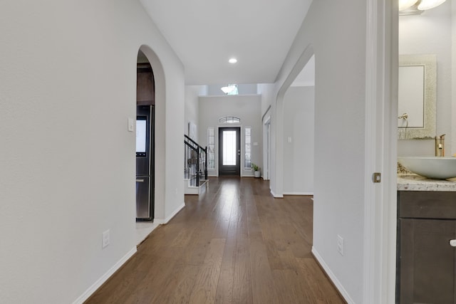 6706 Miller Shadow Ln, Sugar Land, TX 77479 - entrance foyer featuring wood finished floors, arched walkways, baseboards, and recessed lighting