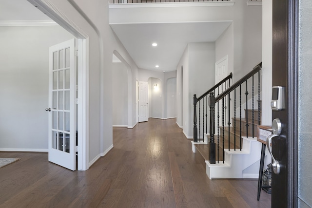 6706 Miller Shadow Ln, Sugar Land, TX 77479 - entrance foyer featuring arched walkways, wood finished floors, recessed lighting, baseboards, and stairway