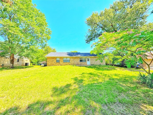 803 Wolley Cir, Crockett, TX 75835 - view of grassy yard