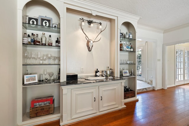 23025 Jane Rd, Tomball, TX 77377 - indoor wet bar with ornamental molding, hardwood / wood-style floors, and a textured ceiling