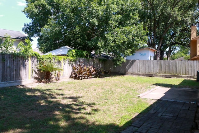 9922 Hibernia Dr, Houston, TX 77088 - view of yard with a patio