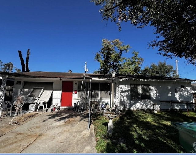 8506 Mcdade St, Houston, TX 77080 - view of front of home with a front lawn