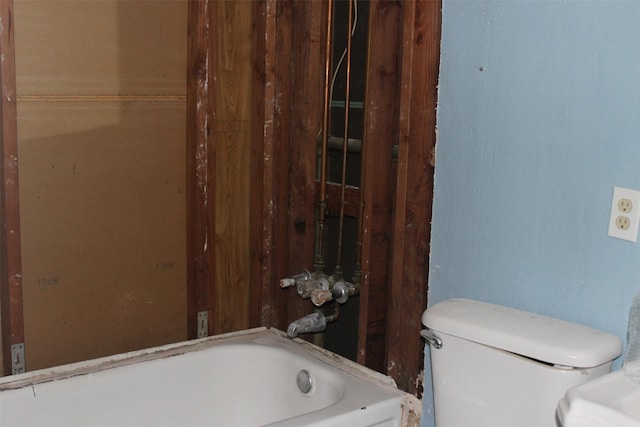 814 Kilpatrick St, Channelview, TX 77530 - full bathroom featuring a bathtub and toilet