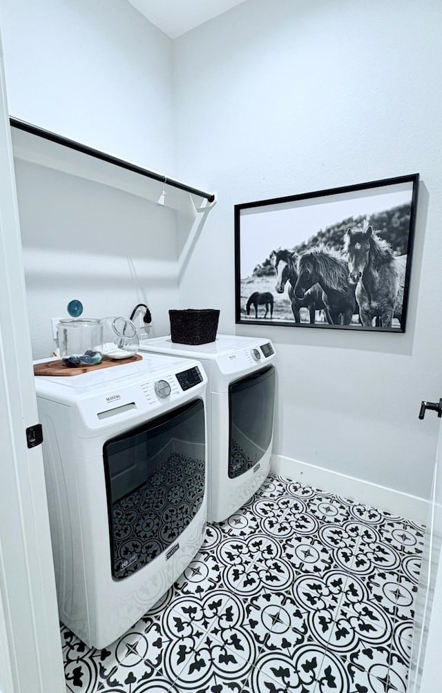 55 Ruskin Dr W, Montgomery, TX 77356 - washroom featuring washing machine and dryer, baseboards, and light tile patterned floors
