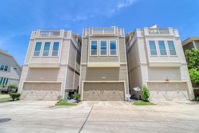 1184 Nelson Falls Ln, Houston, TX 77008 - view of front of house featuring an attached garage