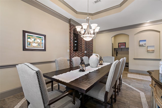 9010 Kapri Ln, Houston, TX 77025 - dining area featuring a chandelier, ornamental molding, arched walkways, baseboards, and a tray ceiling