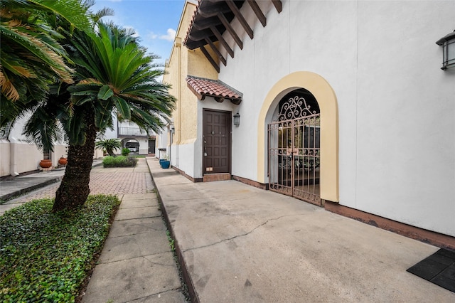 2744 Briarhurst Dr Unit 33, Houston, TX 77057 - property entrance featuring stucco siding and a tiled roof
