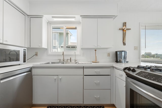4209 W Bayside Way, Jamaica Beach, TX 77554 - kitchen featuring appliances with stainless steel finishes, a sink, white cabinetry, and light countertops