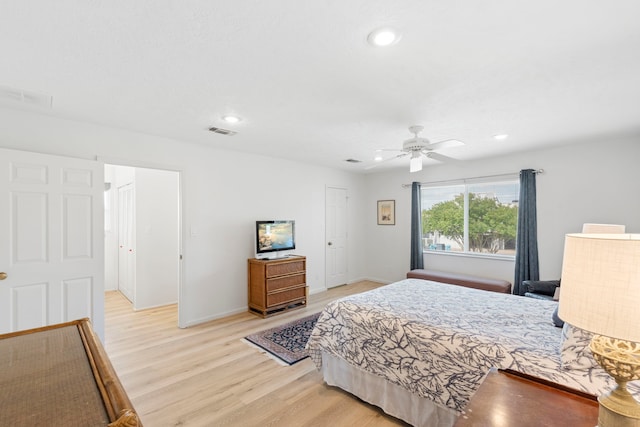 4209 W Bayside Way, Jamaica Beach, TX 77554 - bedroom with light wood-style floors, recessed lighting, ceiling fan, and baseboards