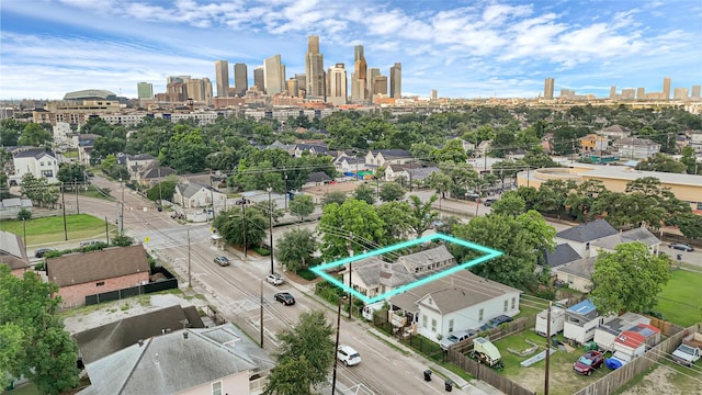 1913 Hardy St, Houston, TX 77026 - view of property location featuring property boundaries highlighted and skyline