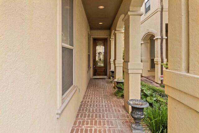 6230 Elm Heights Ln, Houston, TX 77081 - property entrance featuring stucco siding and a porch