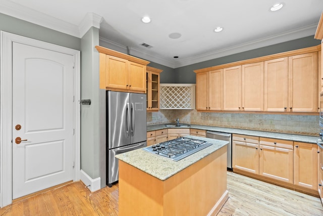 6230 Elm Heights Ln, Houston, TX 77081 - kitchen with appliances with stainless steel finishes, a sink, light brown cabinetry, light wood-style flooring, and crown molding